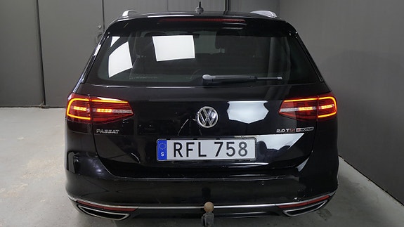 Volkswagen Passat 9 of 28