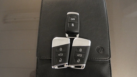 Volkswagen Passat 25 of 28