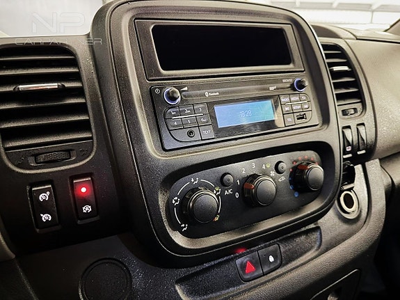 Renault Trafic 10 of 16