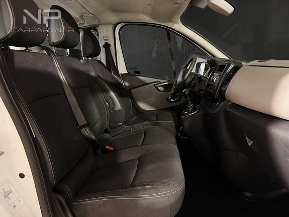 Renault Trafic 9 of 16