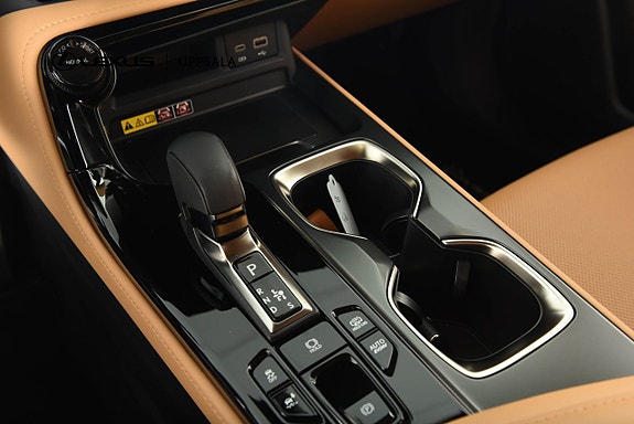 Lexus NX450h+ 14 of 17