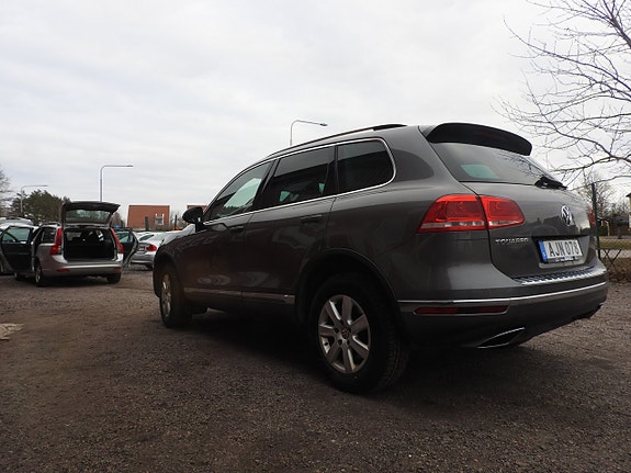 Volkswagen Touareg 3 of 5