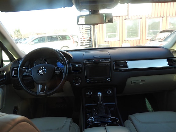Volkswagen Touareg 12 of 17