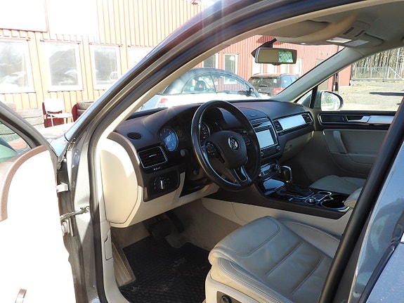 Volkswagen Touareg 9 of 17
