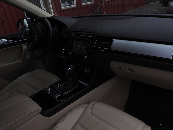 Volkswagen Touareg 8 of 17