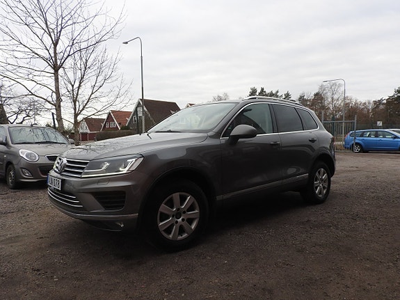 Volkswagen Touareg 2 of 5