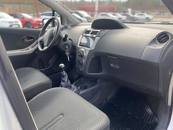 Toyota Yaris 6 of 6