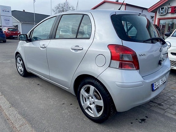 Toyota Yaris 4 of 5