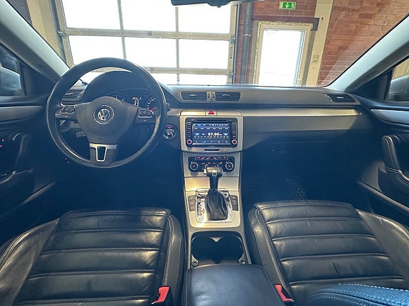 Volkswagen Passat CC 18 of 21
