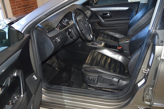 Volkswagen Passat CC 16 of 21