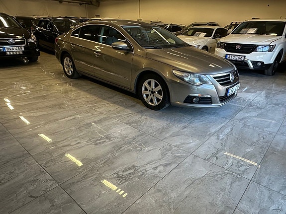 Volkswagen Passat CC 2 of 5