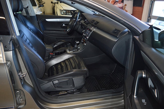 Volkswagen Passat CC 17 of 21