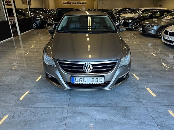 Volkswagen Passat CC 12 of 21