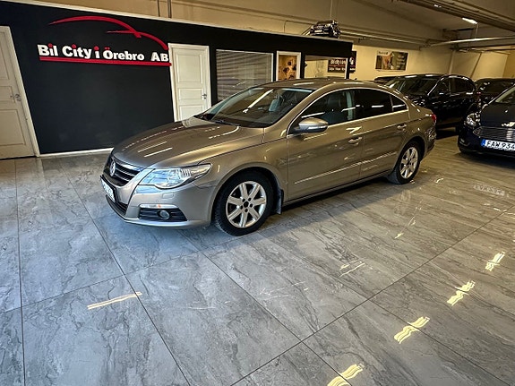 Volkswagen Passat CC 3 of 5