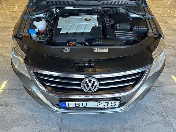 Volkswagen Passat CC 13 of 21