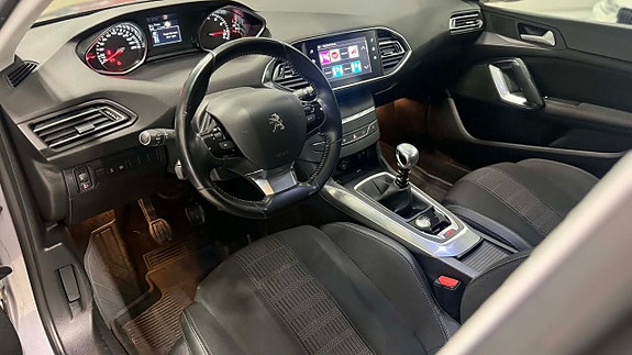 Peugeot 308 14 of 17