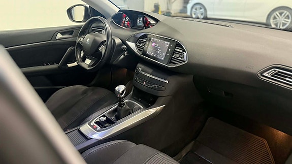 Peugeot 308 12 of 17
