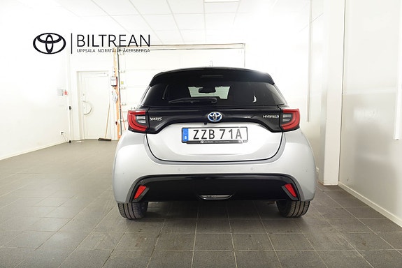 Toyota Yaris 4 of 16