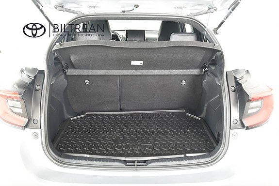 Toyota Yaris 9 of 16