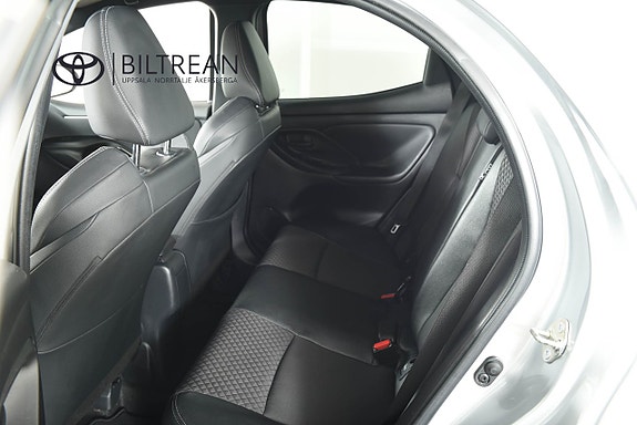 Toyota Yaris 7 of 16