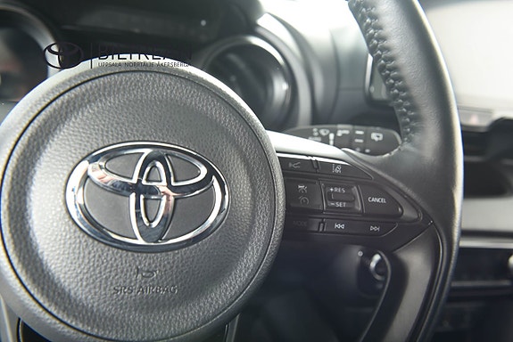 Toyota Yaris 12 of 16