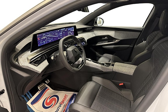 Peugeot e-3008 10 of 25