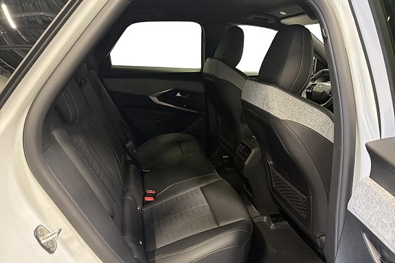 Peugeot e-3008 13 of 25