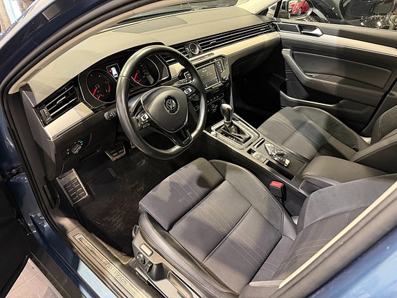 Volkswagen Passat Alltrack 14 of 26