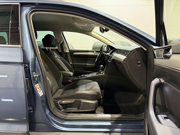 Volkswagen Passat Alltrack 13 of 26
