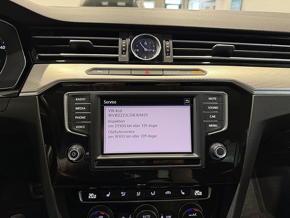 Volkswagen Passat Alltrack 22 of 26