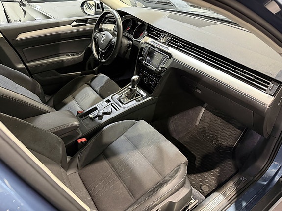 Volkswagen Passat Alltrack 12 of 26