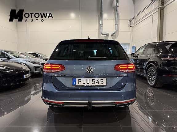 Volkswagen Passat Alltrack 9 of 26