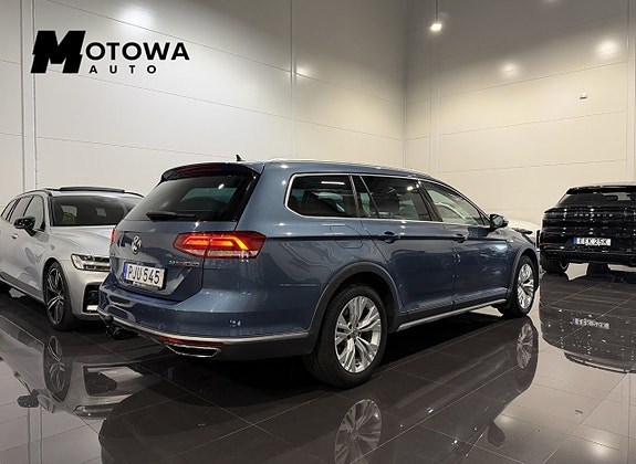 Volkswagen Passat Alltrack 2 of 5