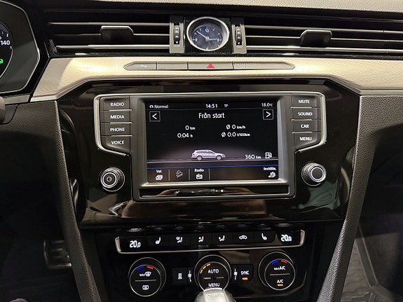 Volkswagen Passat Alltrack 17 of 26