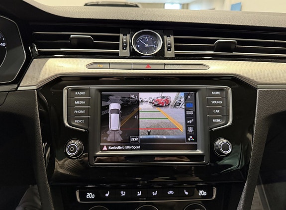Volkswagen Passat Alltrack 18 of 26