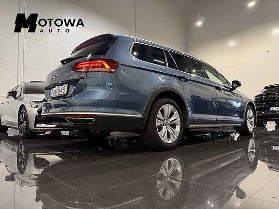 Volkswagen Passat Alltrack 3 of 5