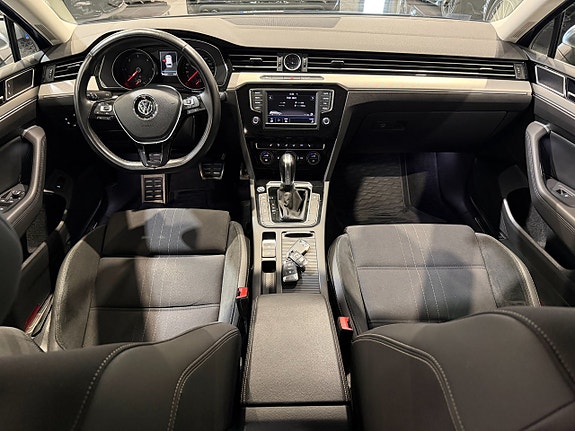 Volkswagen Passat Alltrack 11 of 26