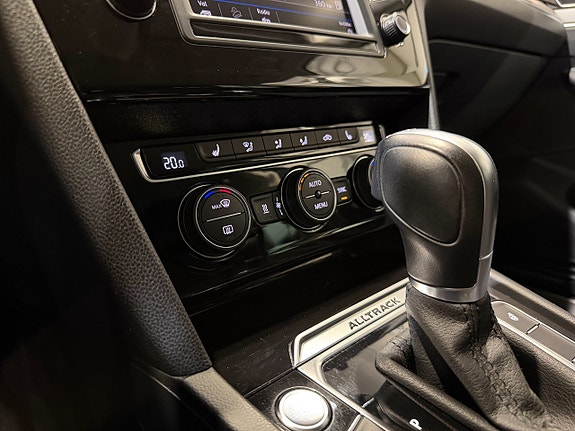 Volkswagen Passat Alltrack 16 of 26