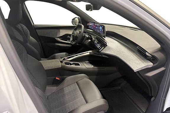 Peugeot e-3008 11 of 26