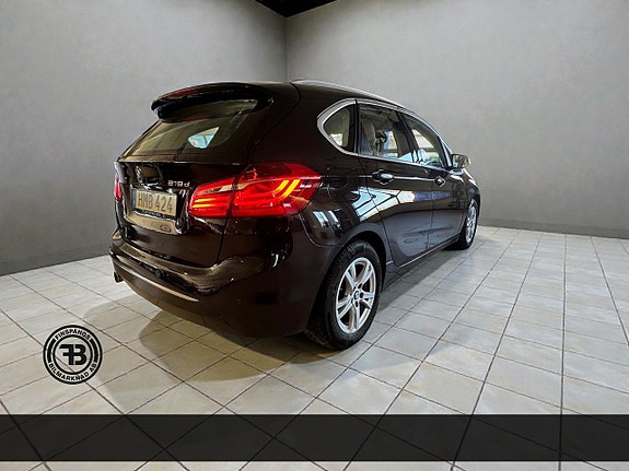 BMW 218d 2 of 5