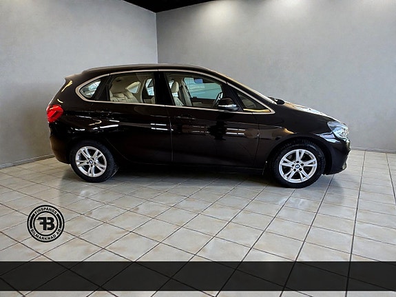 BMW 218d 3 of 5