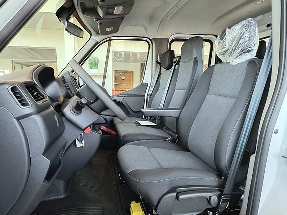 Nissan Interstar 18 of 24