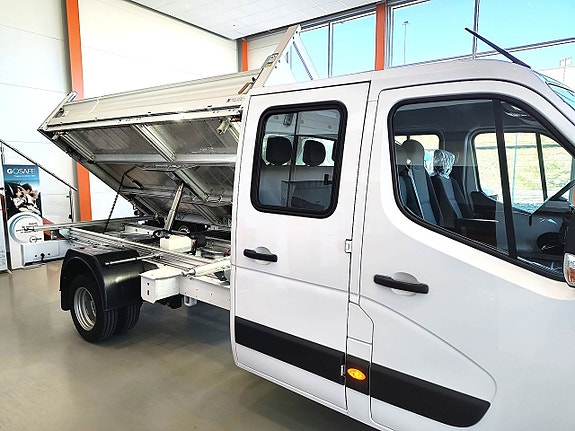 Nissan Interstar 2 of 5