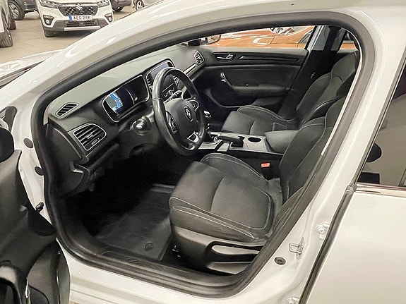 Renault Megane IV 4 of 5