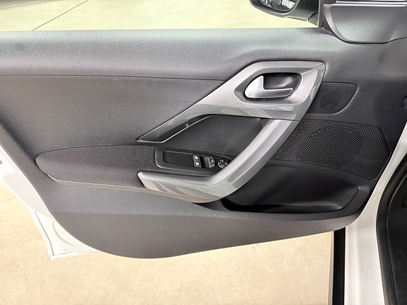 Peugeot 2008 25 of 30