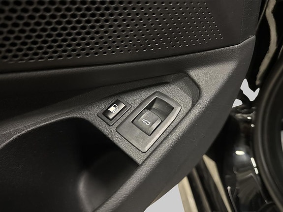 BMW 330e 22 of 25