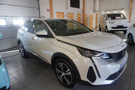 Peugeot 3008 2 of 5