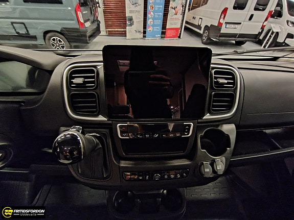 Sunlight Van V 67 S Adventure (Fiat) Smal och smidig 4 of 5