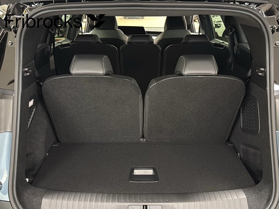 Peugeot e-5008 8 of 17
