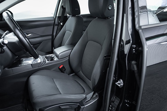 Jaguar E-PACE 24 of 27